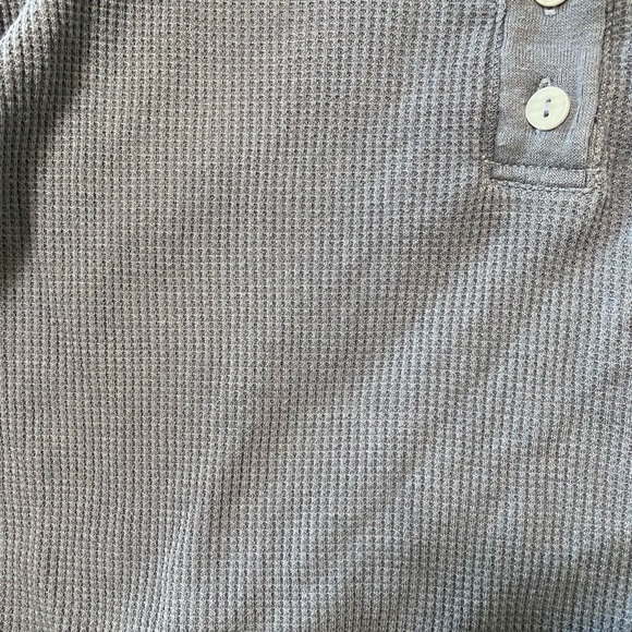 Long Sleeve Crop - Picture 2 of 3